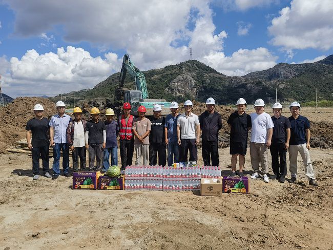 1756283639137658.jpg 慰问活动合影(修图).jpg