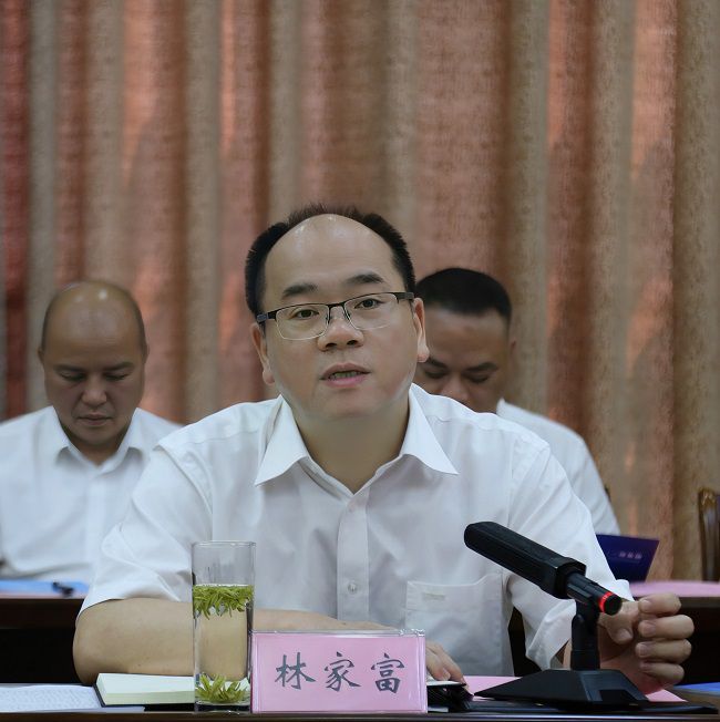林家富讲话（修图版）.jpg